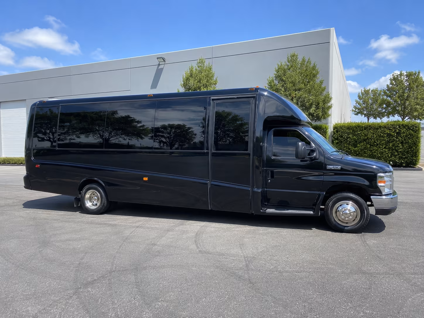 affordable kansas city prom party bus prices split across your group