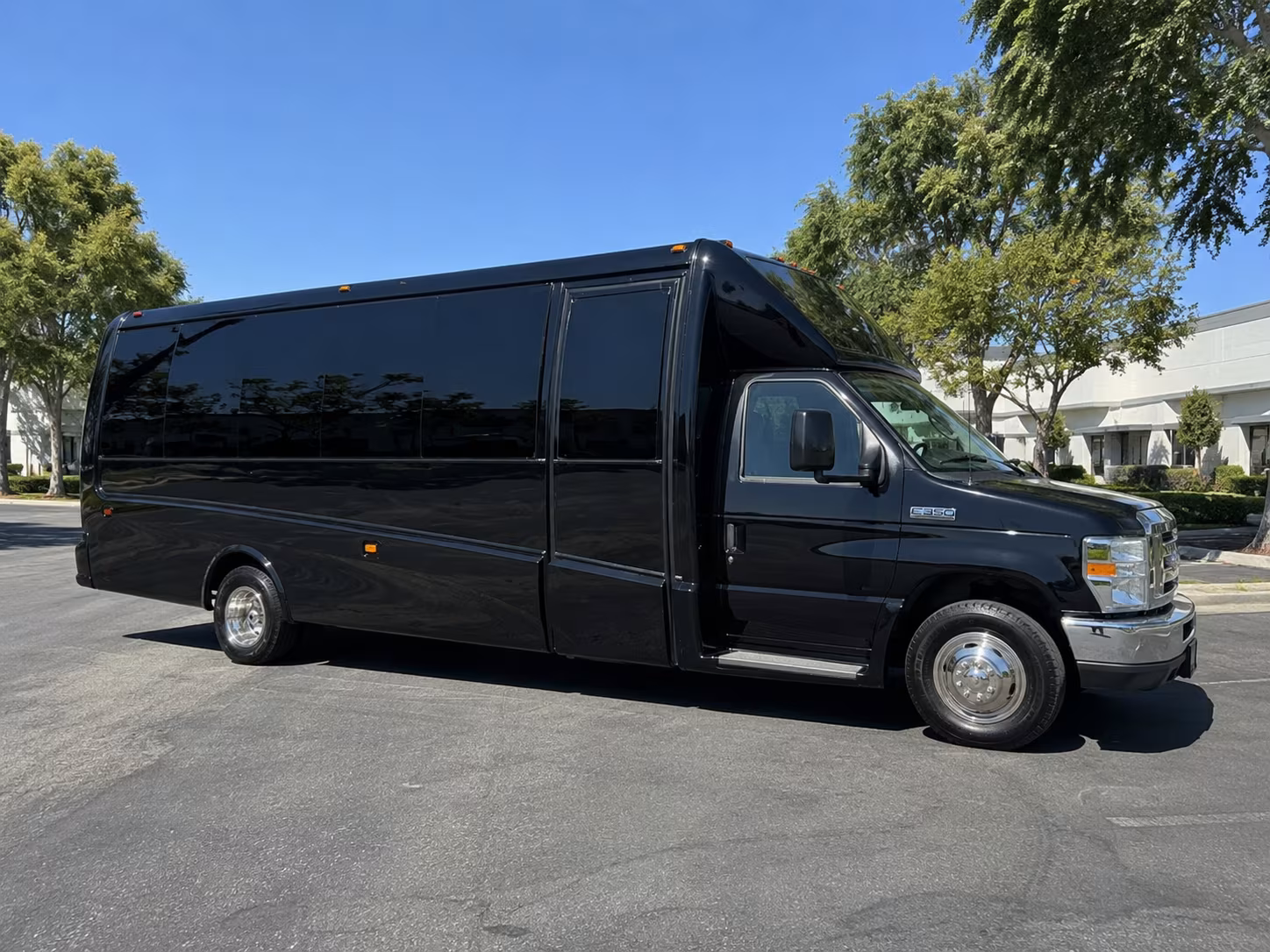 kansas city corporate retreat shuttle bus rentals