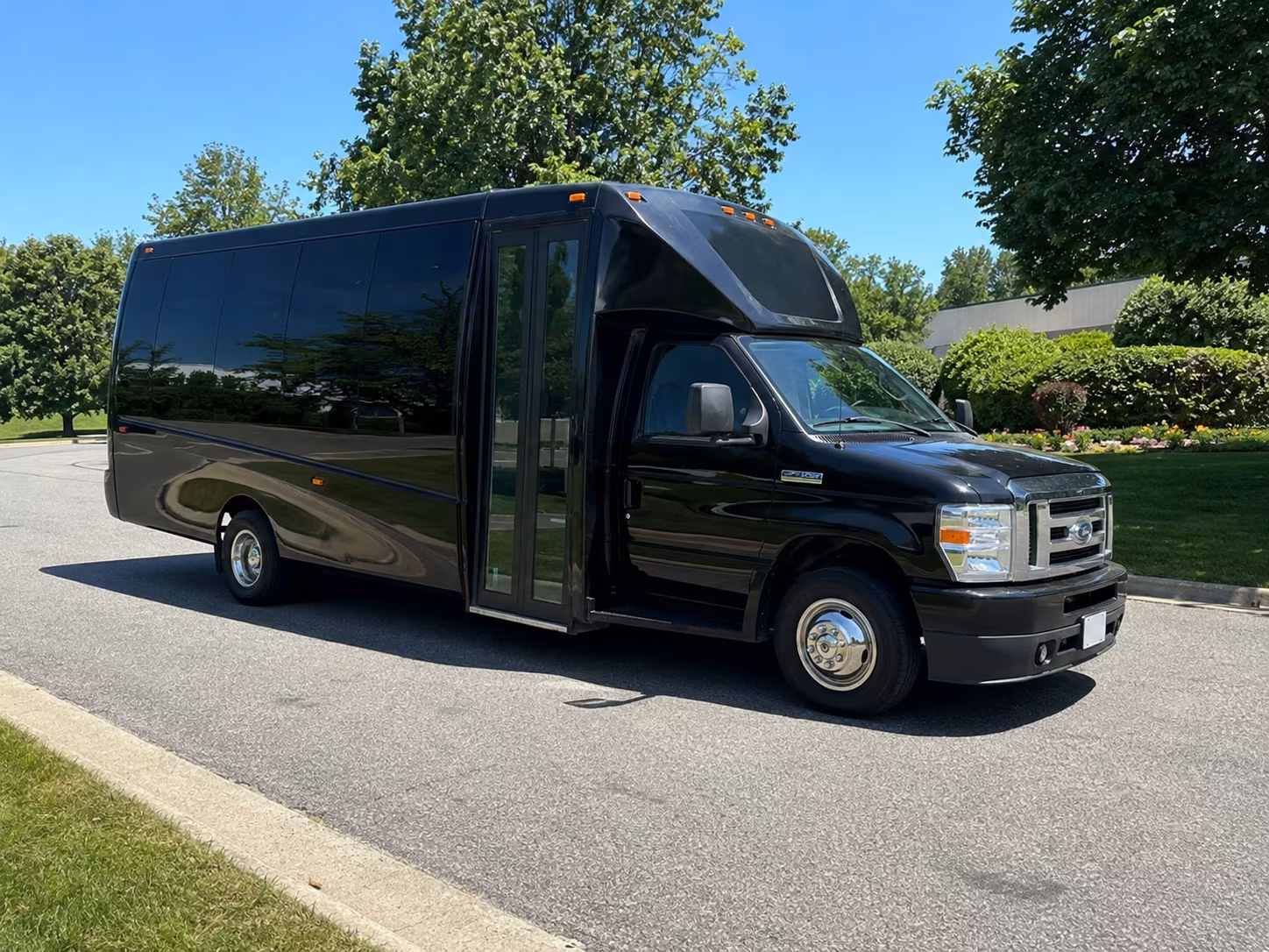 rent a kansas city prom party bus or charter bus today